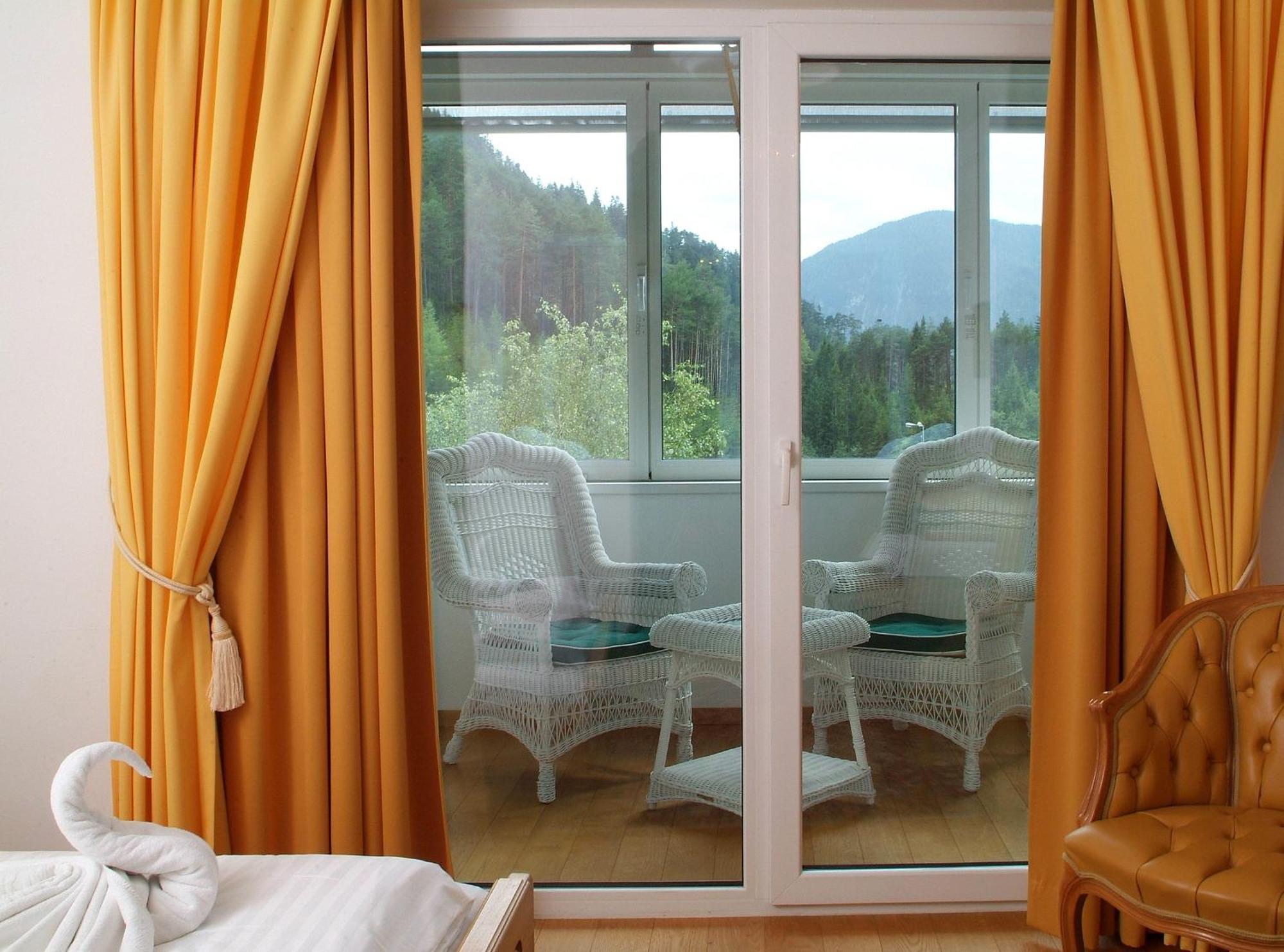 Schloss Hotel Fernsteinsee Nassereith Exterior photo
